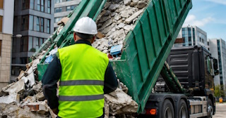 Вывоз строительного мусора в Дмитрах: услуги лицензированной компании — ПроМусор